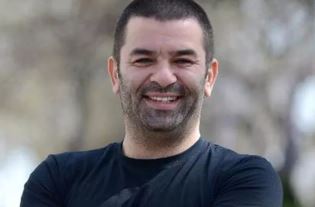 Bülent Şakrak kimdir, nereli, Bülent Şakrak kaç yaşında, Bülent Şakrak boyu kaç, Bülent Şakrak evli mi, eşi kimdir