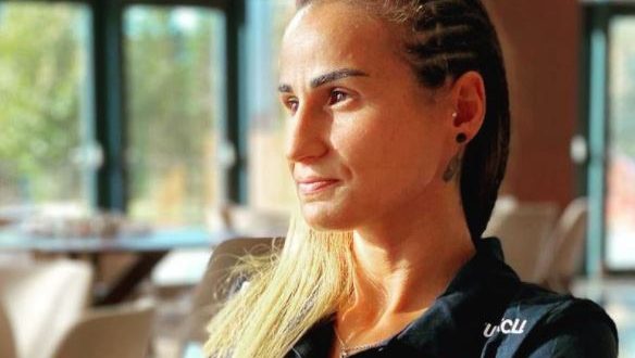 Arzu Karabulut kimdir, nereli, Arzu Karabulut kaç yaşında, Arzu Karabulut evli mi, Arzu Karabulut boyu kaç, Arzu Karabulut kariyeri ve oynadığı takımlar