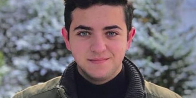 Berat Efe Parlar kimdir, nereli, Berat Efe Parlar kaç yaşında, Berat Efe Parlar'ın hayatı ve biyografisi, Berat Efe Parlar rol aldığı dizi ve filmler