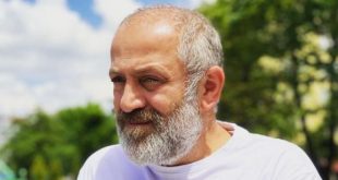 Yalnız Kurt Emniyet Müdürü Ahmet kimdir, kim oynuyor? İşte Hilmi Özçelik hakkında detaylar. Hilmi Özçelik kimdir, nerelidir, Hilmi Özçelik kaç yaşında, Hilmi Özçelik rol aldığı dizi ve filmler, Hilmi Özçelik boyu kaç? Hilmi Özçelik Kim