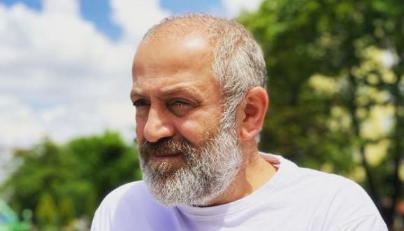 Yalnız Kurt Emniyet Müdürü Ahmet kimdir, kim oynuyor? İşte Hilmi Özçelik hakkında detaylar. Hilmi Özçelik kimdir, nerelidir, Hilmi Özçelik kaç yaşında, Hilmi Özçelik rol aldığı dizi ve filmler, Hilmi Özçelik boyu kaç? Hilmi Özçelik Kim