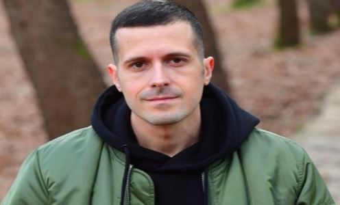 Gökhan Gencebay kimdir, nereli, Gökhan Gencebay'ın hayatı, biyografisi, Gökhan Gencebay kaç yaşında, Gökhan Gencebay evli mi?