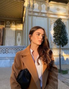 Selen Özbayrak kimdir, nereli, Selen Özbayrak kaç yaşında, Selen Özbayrak boyu, kilosu kaç, Selen Özbayrak rol aldığı dizi ve filmler neler?