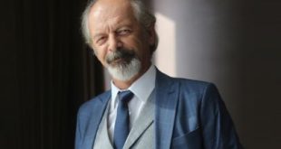 Oyuncu Vedat Erincin kimdir, Vedat Erincin'in hayatı, biyografisi, Vedat Erincin kaç yaşında, Vedat Erincin nereli, Vedat Erincin boyu, kilosu kaç, Vedat Erincin evli mi, eşi kim?